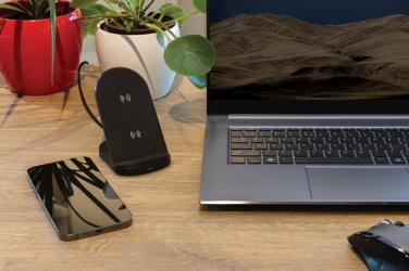 Logotrade mainoslahja ja liikelahja kuva: RCS muovinen tuplakelainen langattoman latauksen alusta 15W